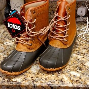 Woman's totes boots